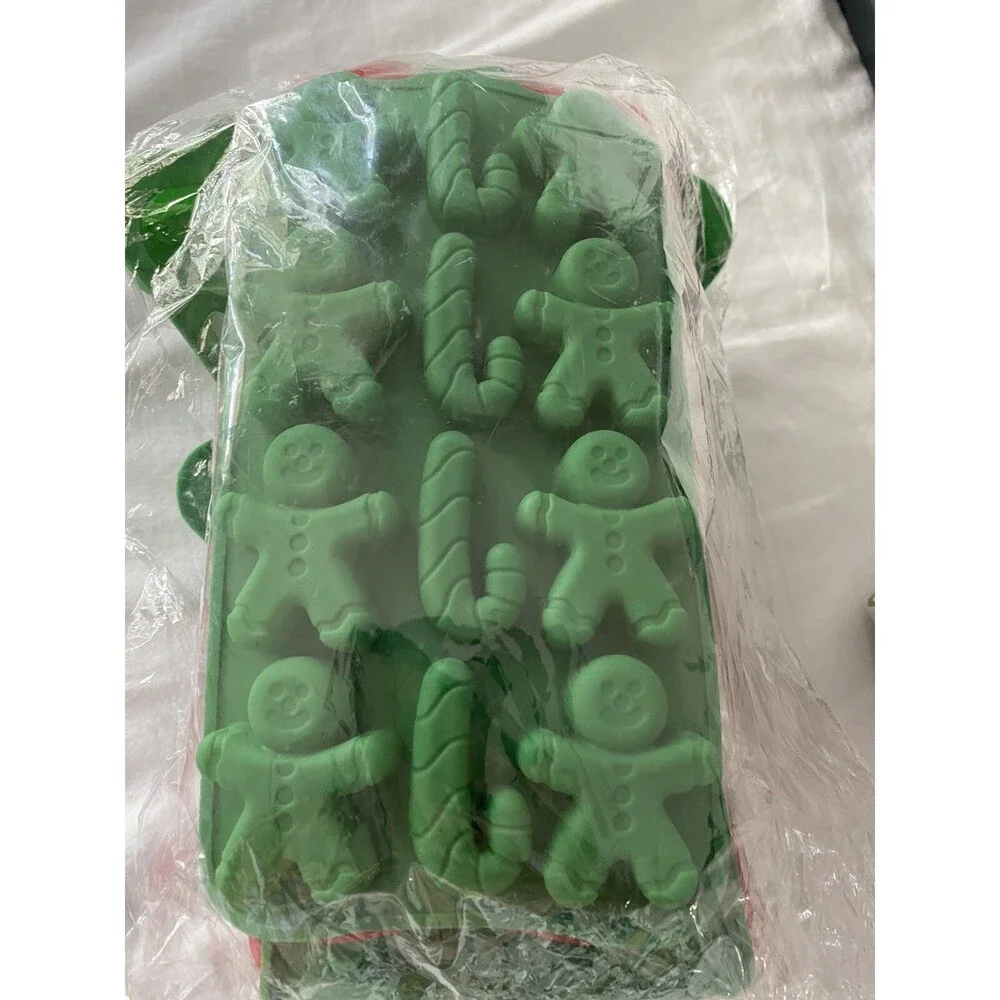 Christmas Silicone Molds Xmas Red Green Candy cake Mold Santa Xmas tree 6 pack